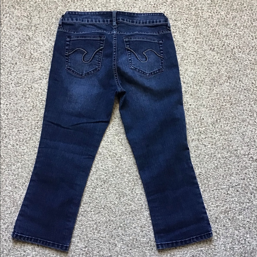 Refuge Capris. Size 6.